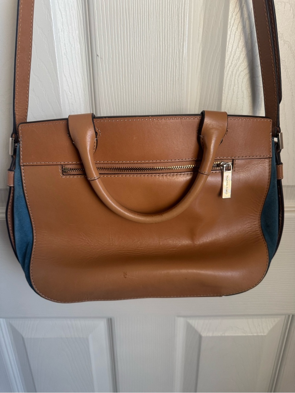 Michael Kors Crossbody Messenger Bag - Picture 4 of 6